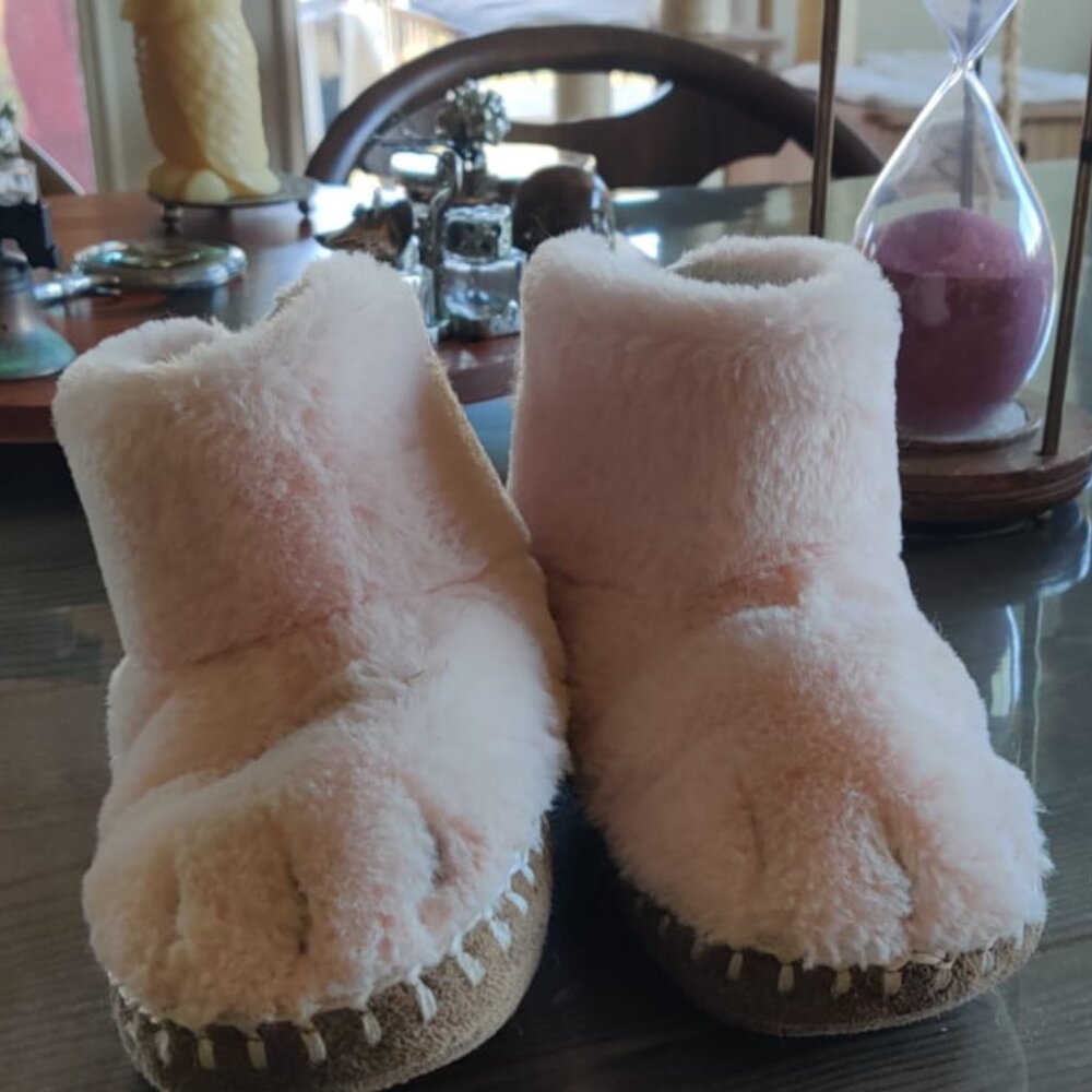 Hannah Andersson Fluffy Cream Slippers Girls Size 9-10